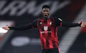 九游体育官网-关于费德勒在勇士比赛中惊艳表现比利亚雷亚尔主帅复盘备战西甲，现场解说直呼：勒沃库森今晚防线松动的信息